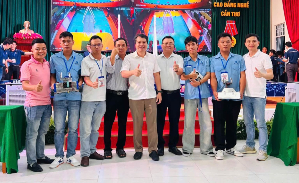 Trường Cao đẳng Bình Phước đạt giải Nhì cuộc thi RacingBots 2026 với chủ đề “Hào khí miền Tây”