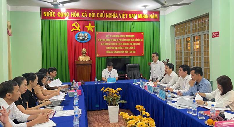 CHI BỘ 6, TRƯỜNG CĐ BÌNH PHƯỚC SINH HOẠT THƯỜNG KỲ THÁNG 7 GẮN VỚI NÂNG CAO CHẤT LƯỢNG XÂY DỰNG ĐẢNG  TRONG CƠ SỞ GIÁO DỤC
