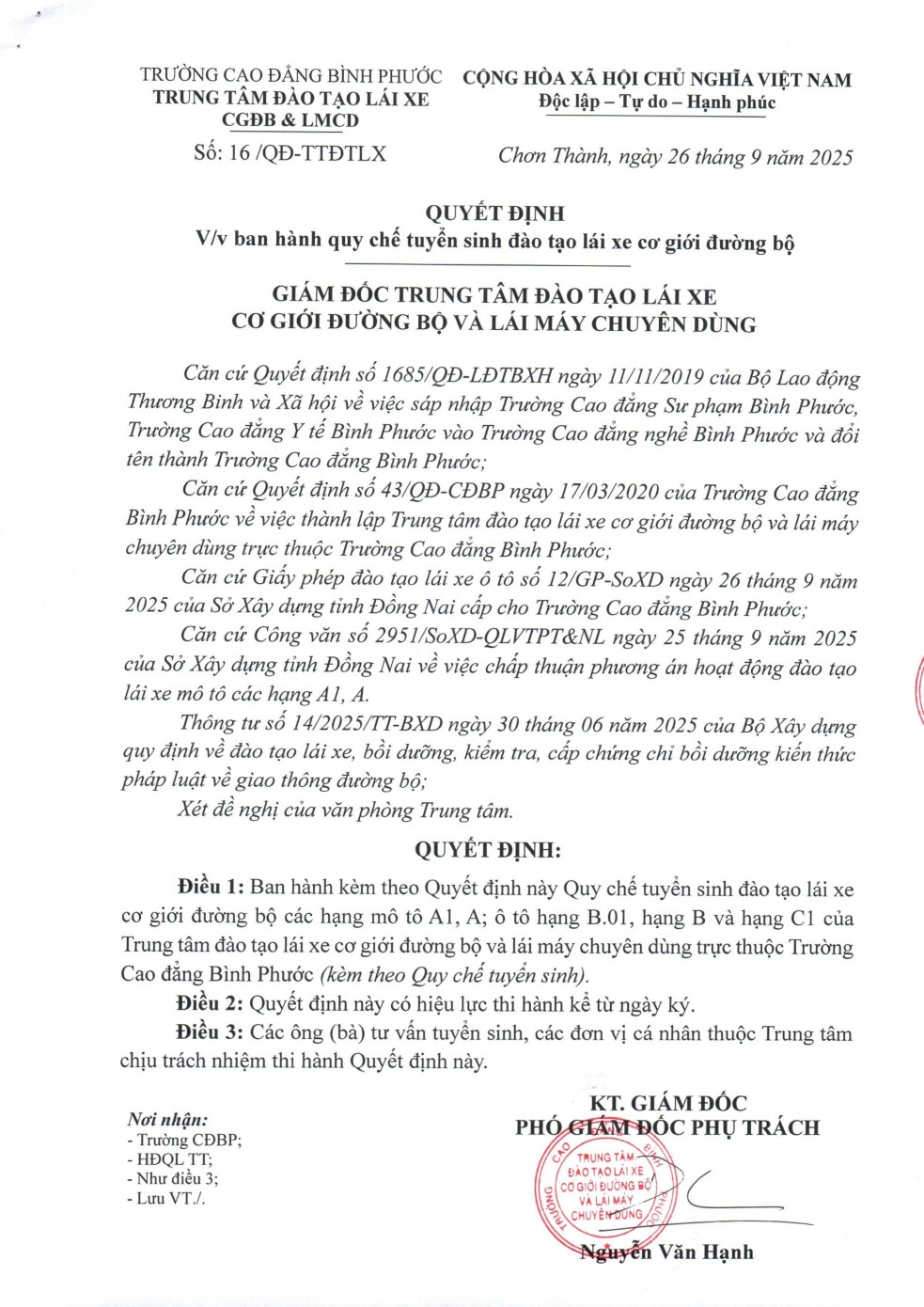 QUYET DINH BAN HANH QUY CHE TUYEN SINH DAO TAO LAI XE 001